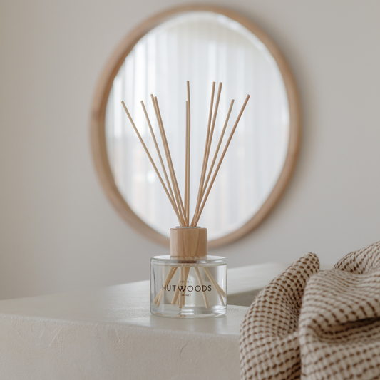 Hutwoods Tobacco Leaf & Amber Large Candle 500g & Reed Diffuser 200mL Bundle image 4