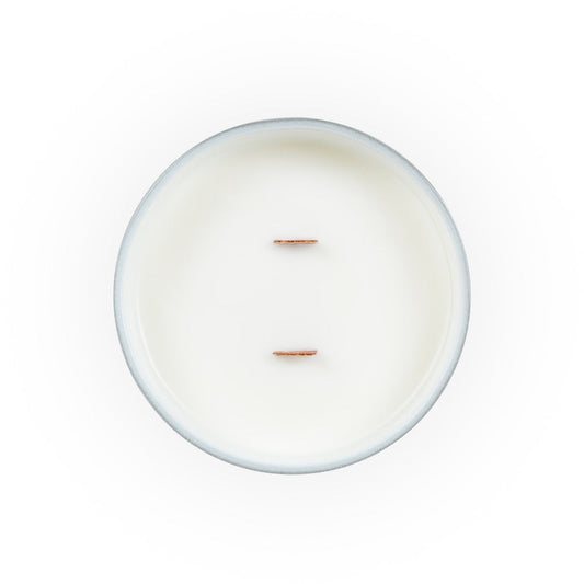 Hutwoods Tobacco Leaf & Amber Candle Extra Large 250+ Hours Burn Time lifestyle image 2