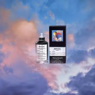 Maison Margiela Replica Flying official cloud lifestyle image